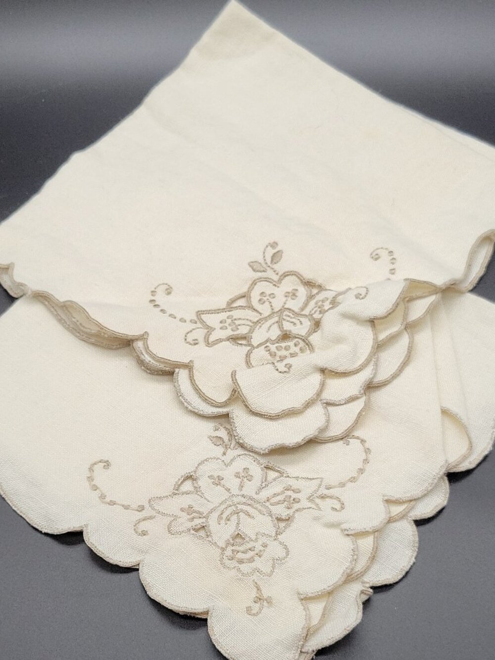 Vintage Classic Floral Embroidered Linen Square Napkins Scalloped Edge Set of 2